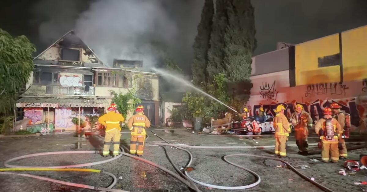 Hollywood motel where rock icons stayed burns down