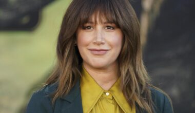 Ashley Tisdale dubs mommy group 'toxic,' 'too high school'