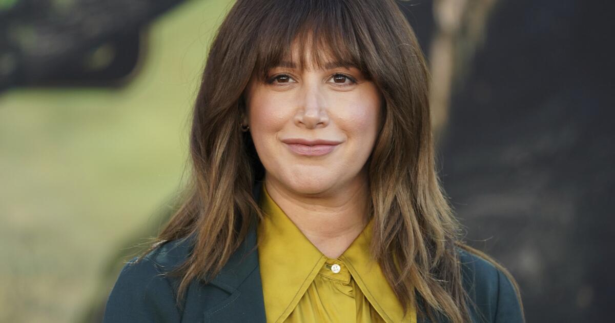 Ashley Tisdale dubs mommy group 'toxic,' 'too high school'