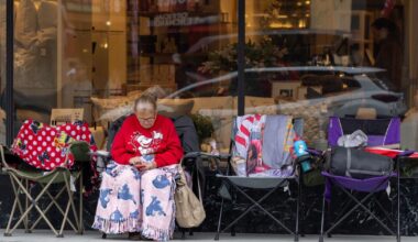 137th Rose Parade set to kick off in Pasadena. It's likely to be soggy