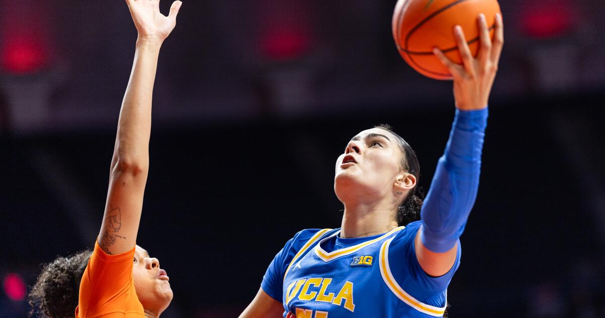 Foul trouble doesn't stop Lauren Betts from leading UCLA women to 14th straight win