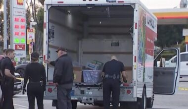 Suspects in U-Haul lead police on a chase through Los Angeles city streets