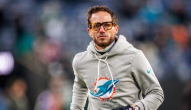 Chargers hire ex-Dolphins coach Mike McDaniel as offensive coordinator