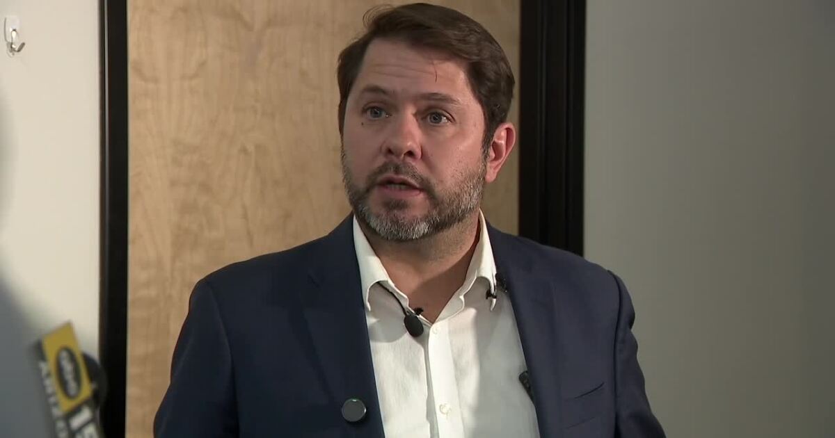 Gallego reacts to ICE shooting, addresses reports of possible Phoenix operations