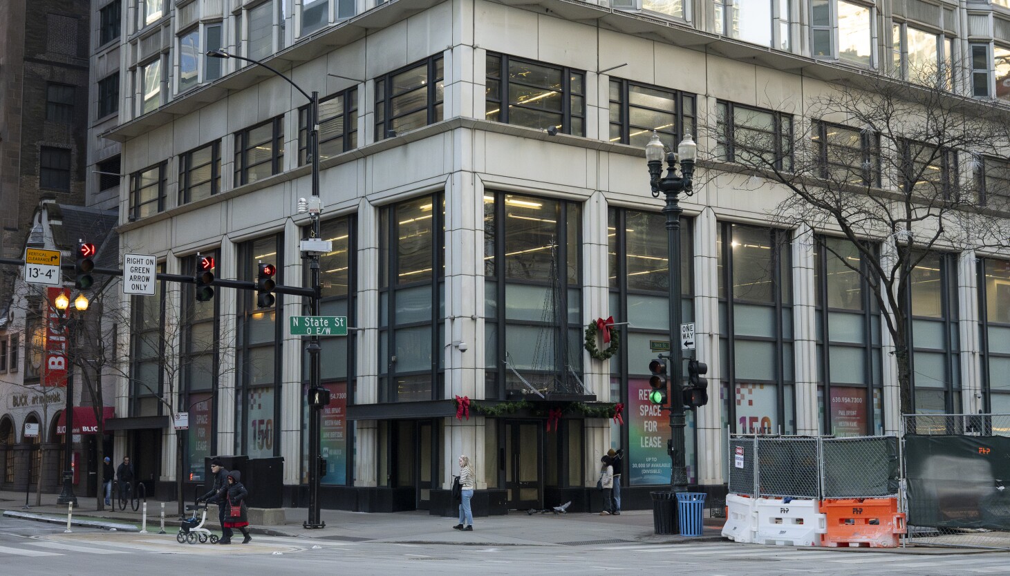 Barnes & Noble to open largest Chicago store, after other 'successful' openings