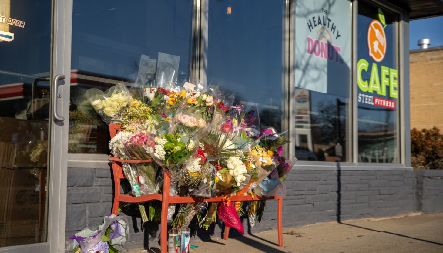 Chicago area man jumped from Aruba hotel after killing wife in apparent murder-suicide, police say