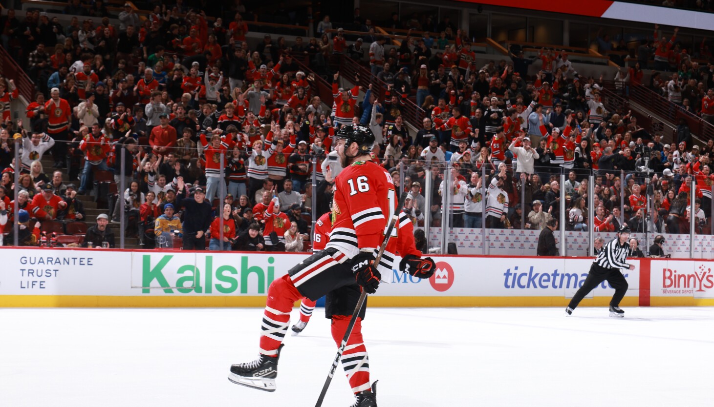 Blackhawks shell Jordan Binnington's Blues to extend winning streak