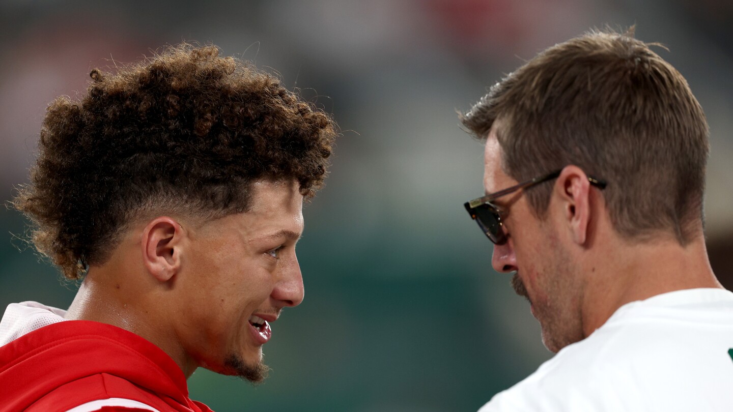 Aaron Rodgers can surpass Patrick Mahomes for the second-most playoff TD passes ever