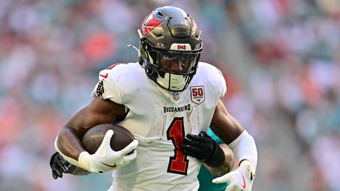 Rachaad White: Todd Bowles would be "better off" letting someone else call defense