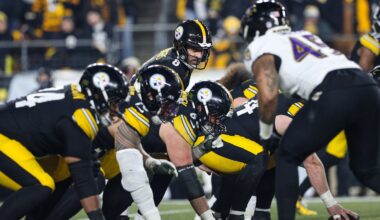 Aaron Rodgers is happy to have no "leaks in the boat" with the Steelers