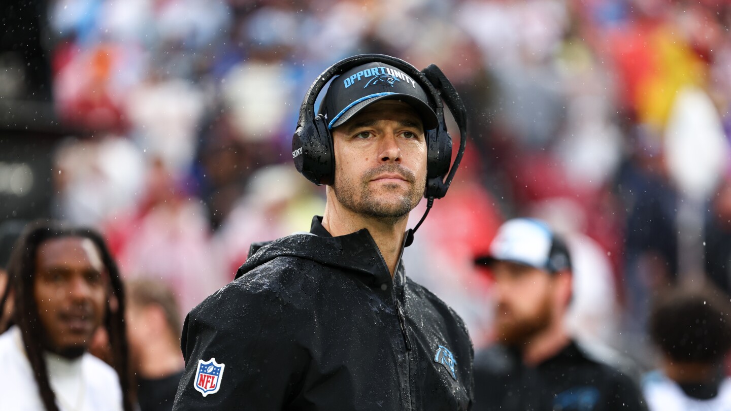 Dave Canales steers clear of criticizing officials