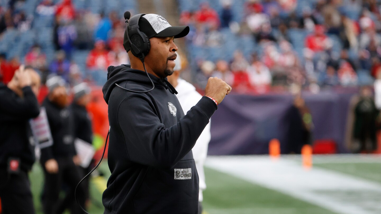Report: Chiefs fire RB coach Todd Pinkston, have two other assistants leave