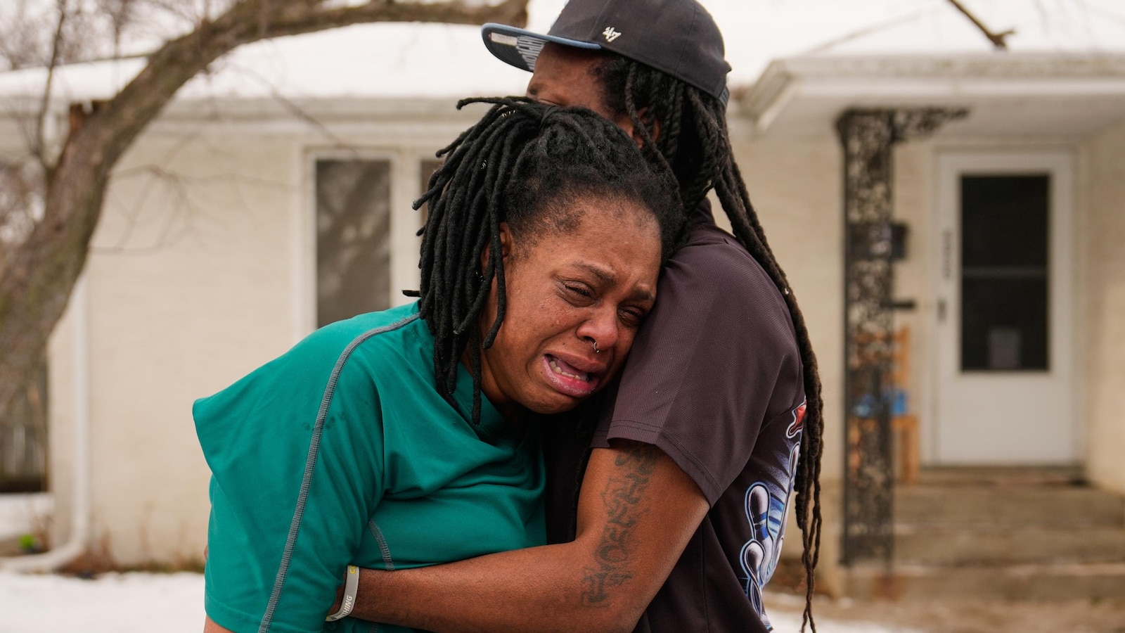 Video captures Minneapolis immigration arrest in a city on edge after shooting of Renee Good