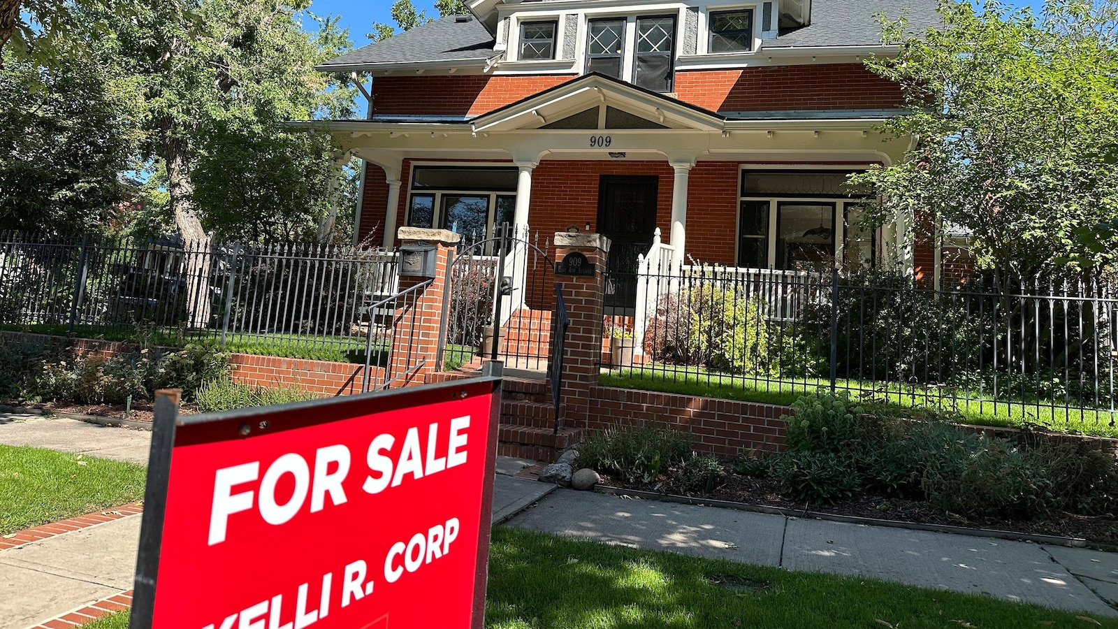 Average US long-term mortgage rate ticks higher, holding near lowest point in more than 3 years