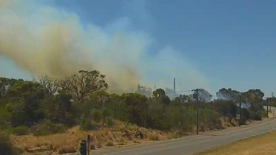 Kwinana Beach bushfire: Blaze results in closure of Rockingham Road northbound