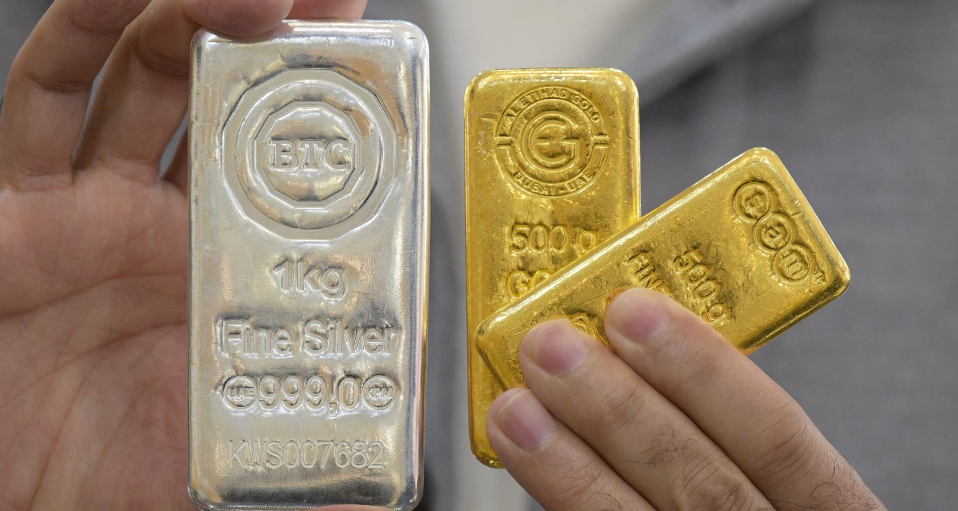 Gold, silver extend sell-off in precious metals after historic plunge