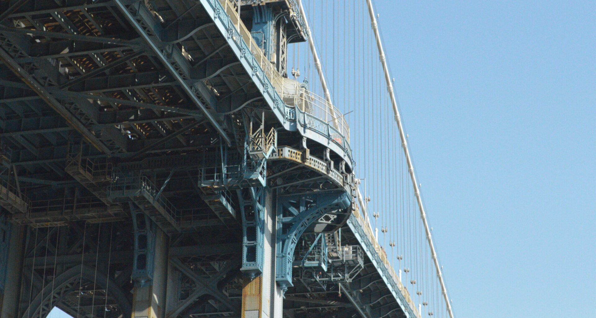 Missing teen last seen on Manhattan Bridge minutes before splash