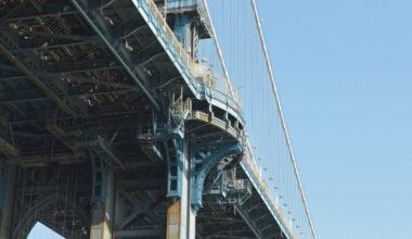 Missing teen last seen on Manhattan Bridge minutes before splash