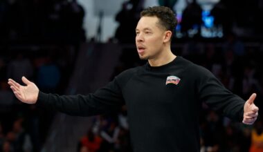 Snowstorm grounds Spurs, forces a later start for San Antonio's home game Sunday against Magic