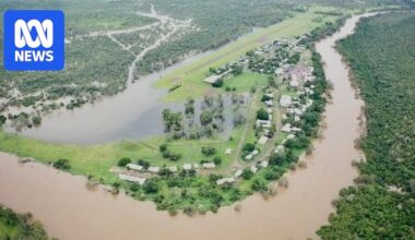 Daly River residents being evacuated to Darwin ahead of predicted major flooding
