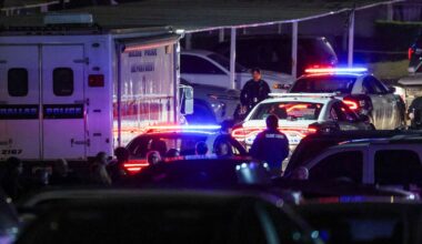 Two hurt during shootout with Dallas police in Redbird-area apartment, officials say