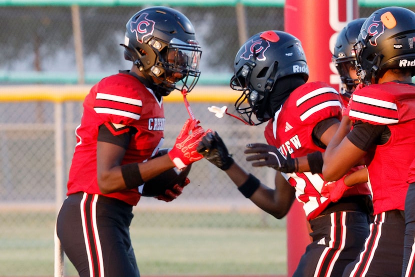 Carrollton Creekview's Ahmari Washington (0), left, celebrates with his teammate Deonte...