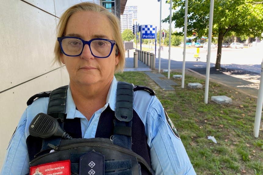 A police woman in uniform