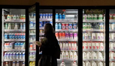 Shoppers at a grocery store in New York. The costs and nutritional impact of the new dietary guidelines vary based not just on where Americans live and shop, but how each individual might interpret the new guidelines.