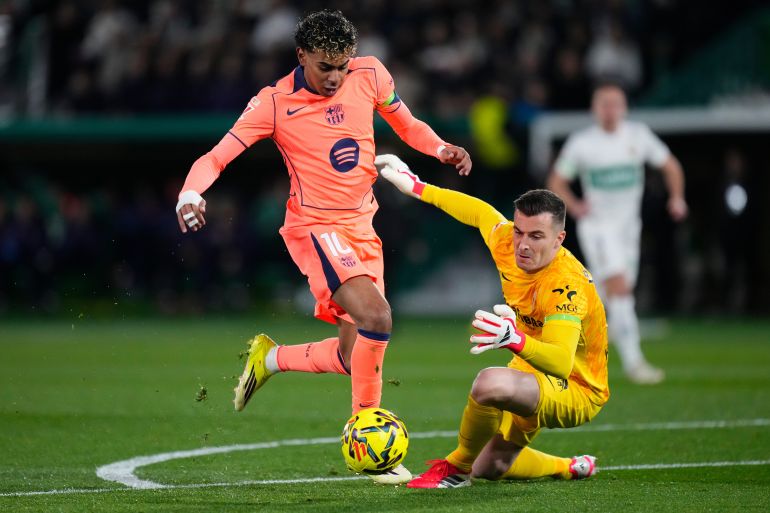 Lamine Yamal in action.