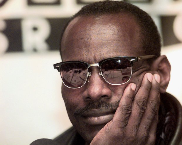 This is a Feb. 2, 1999, file photo showing Chicago Bears legend Walter Payton during a news conference in Rosemont at which he announced he was being treated for a rare liver disease. (Charles Bennett/AP)