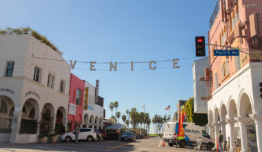 venice-sign-day-time