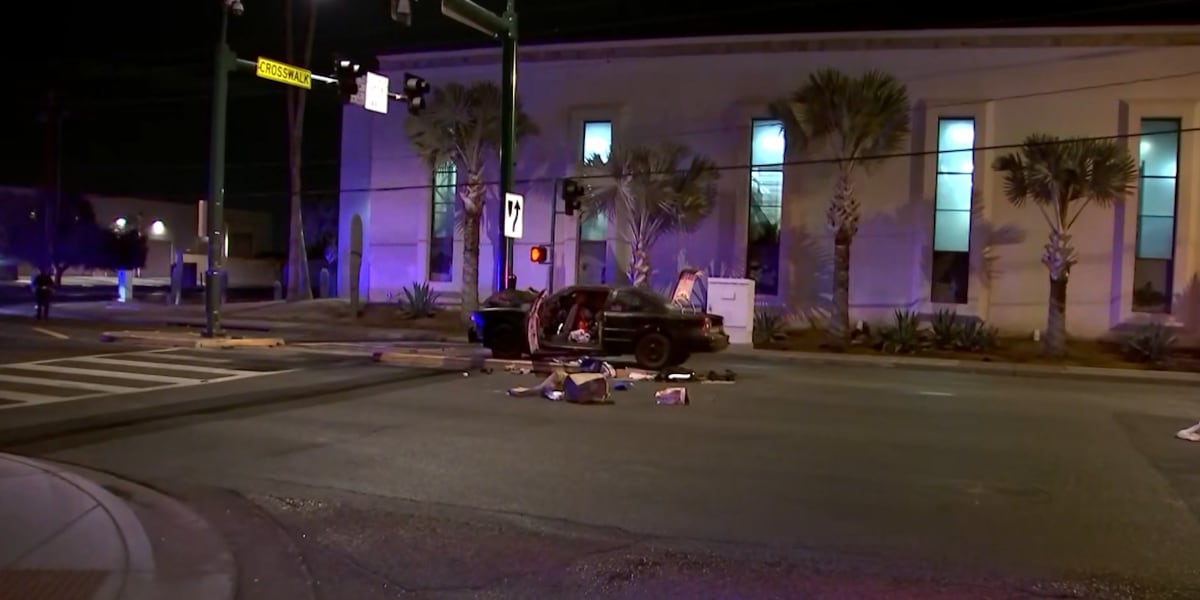 Crash closes portion of McDowell Road in Phoenix