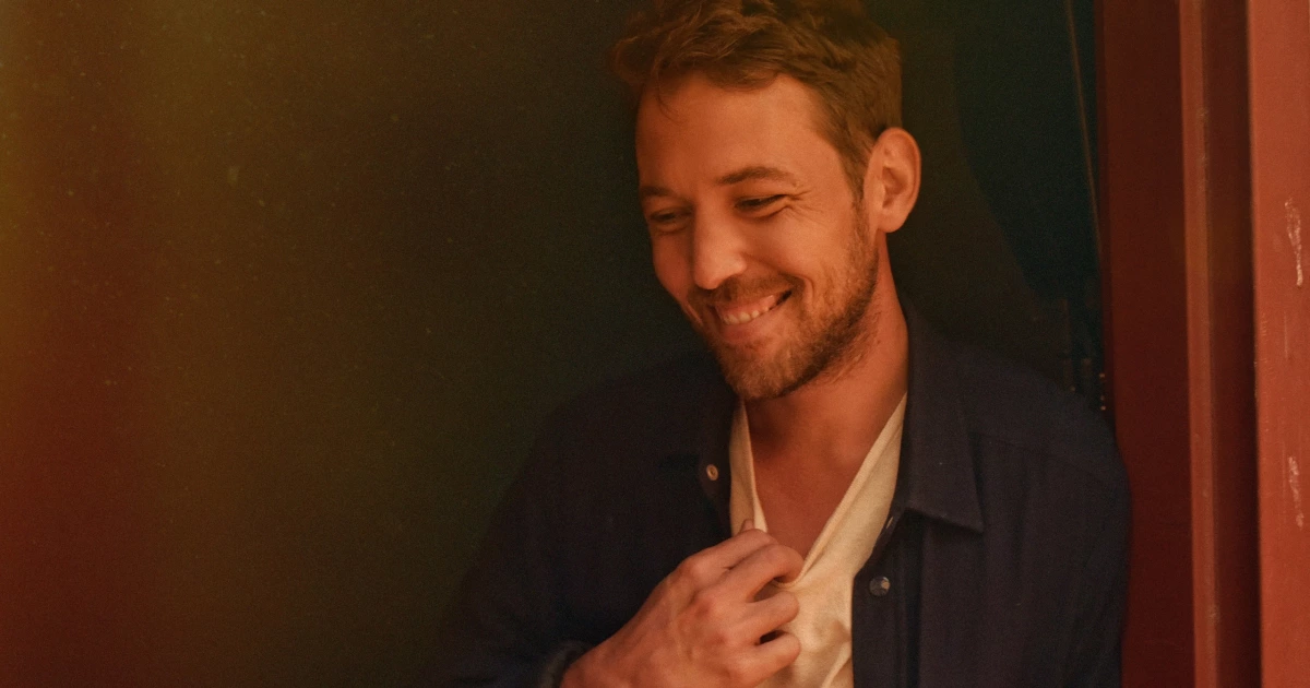 Fleet Foxes' Robin Pecknold announces solo acoustic tour w/ Allegra Krieger, playing NYC Judee Sill tribute