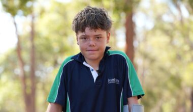 Boy swims 2.5 miles to save mom, siblings swept out to sea: "Superhuman"