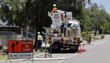 Power outage in Scarborough, Trigg, Doubleview, Woodlands and Karrinyup as temperatures near 40C
