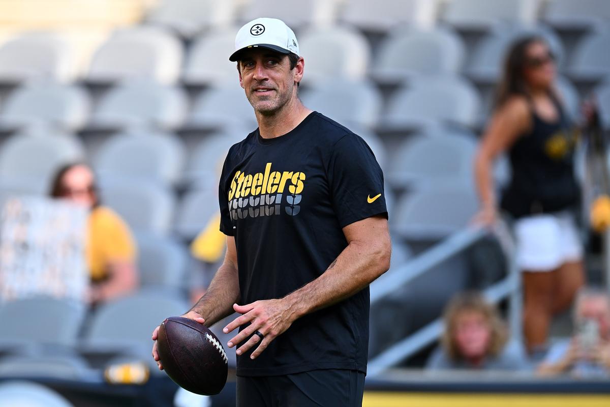 Steelers expect Aaron Rodgers to be their QB — if he returns to NFL