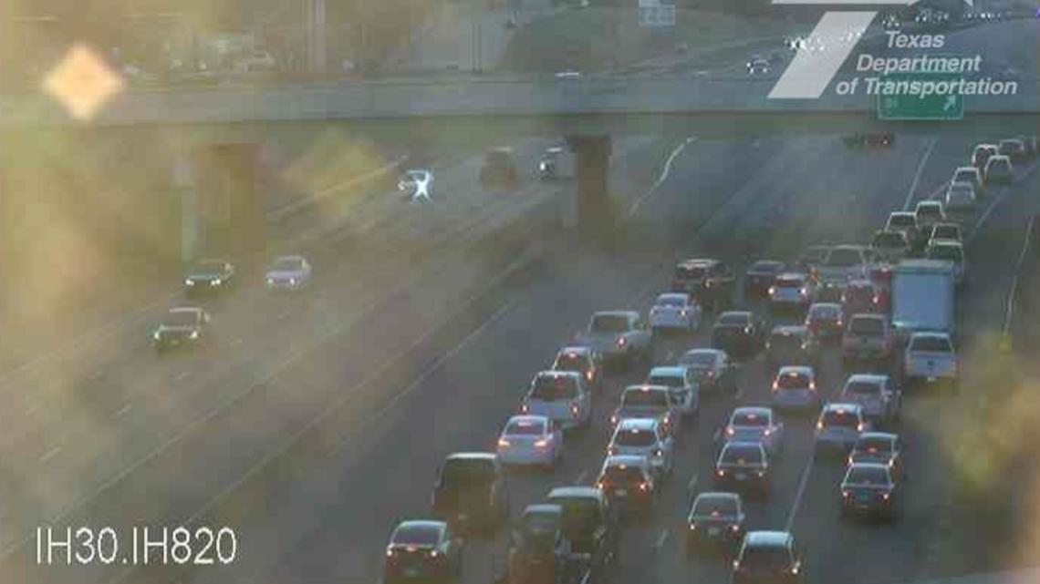 1 person killed in major crash along I-30, Fort Worth police say