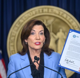 NY FOCUS: Hochul Proposed Banning ICE Collaboration Contracts