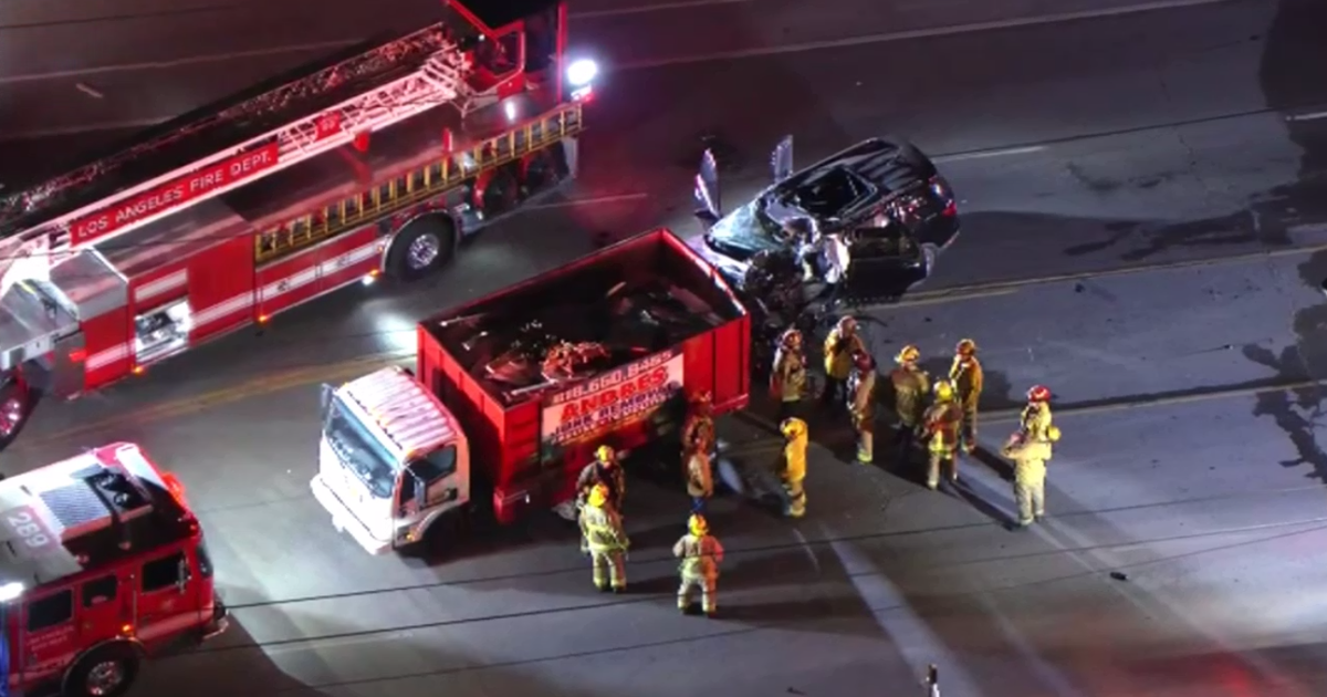 2 hospitalized after crash involving box truck in San Fernando Valley