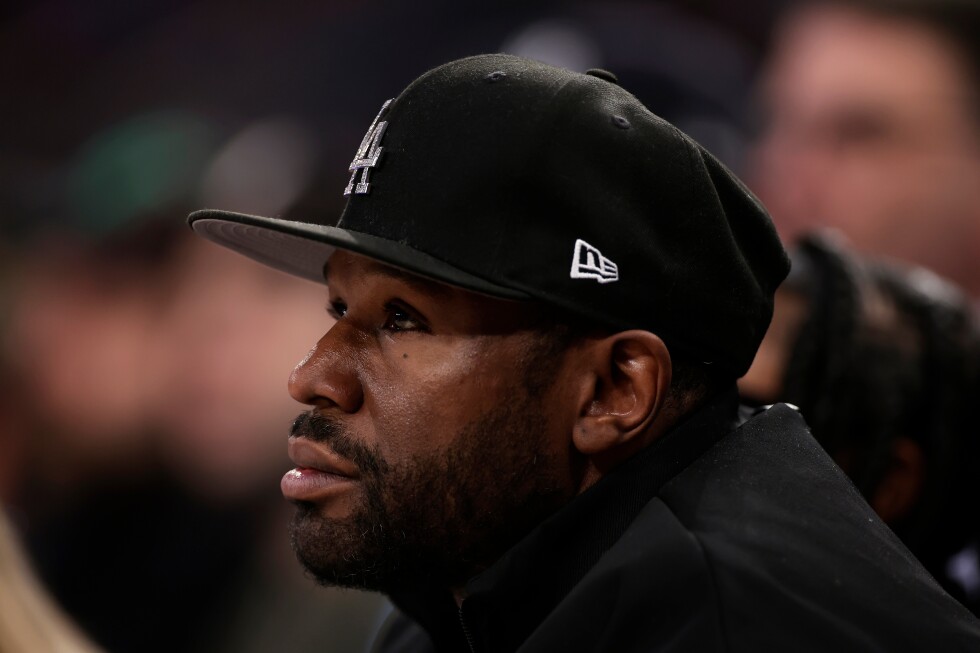 Floyd Mayweather is unretiring, returning to the ring after 9 years away