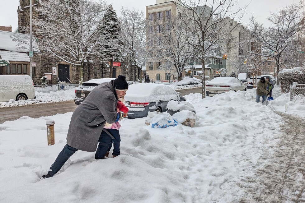 More snow falls on Northeast US already buried in snow