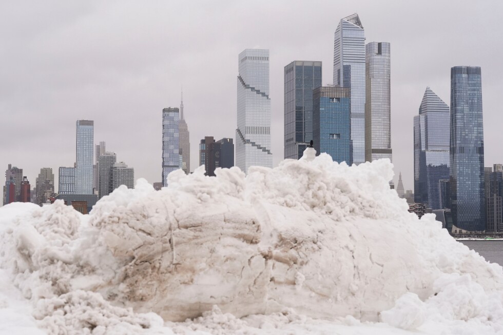 Northeast US digs out from brutal snowstorm