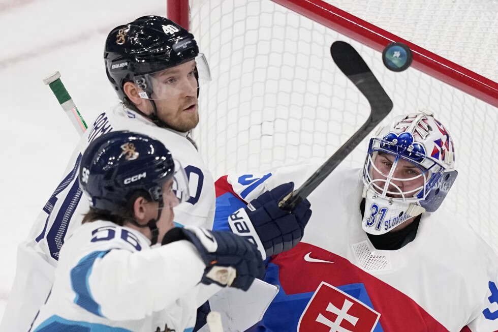 Puck drops on men's hockey at the Milan Cortina Olympics with NHL players