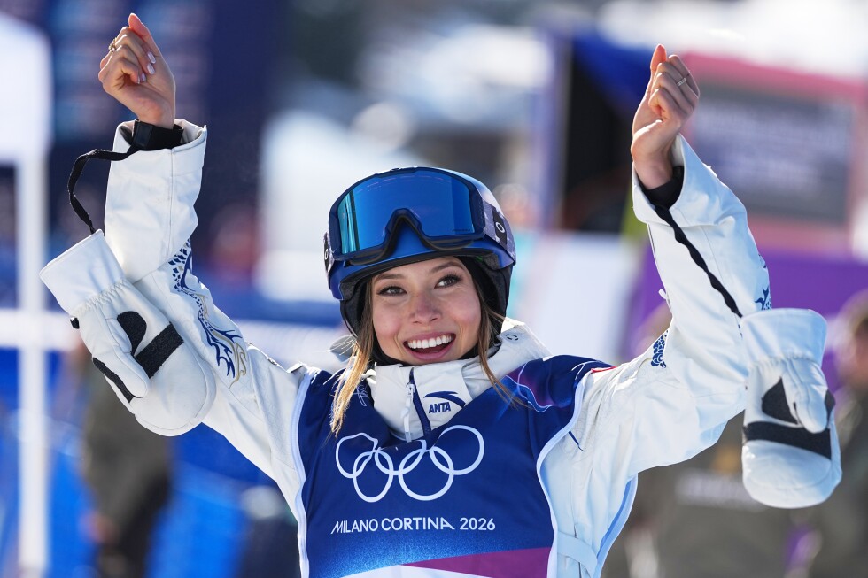 Freeski star Eileen Gu shakes off fall to qualify for women's slopestyle final at Winter Olympics