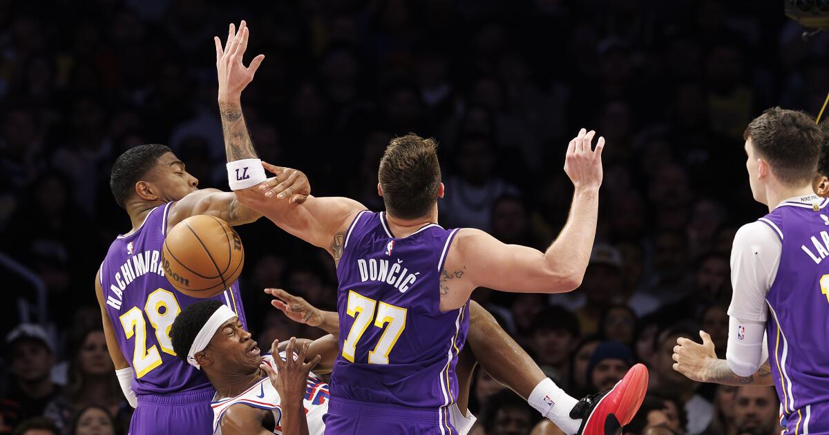 Luka Doncic leaves Lakers game against 76ers with leg injury