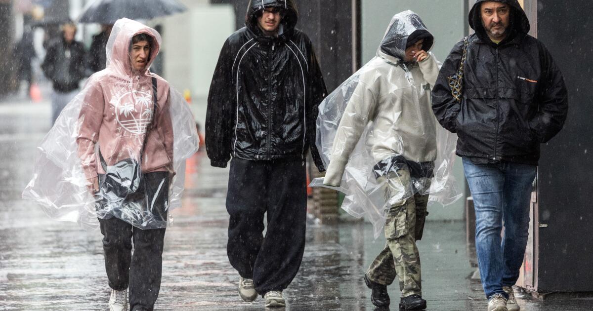 First wave of nearly a week of rain hits Southern California. Snow expected for Mammoth, Tahoe