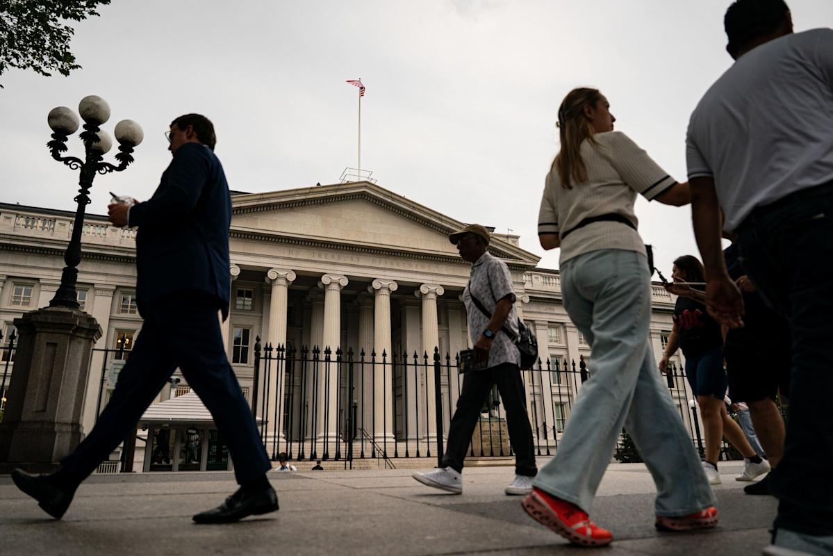 Government Bonds Rally Around the World on Slowdown Concerns