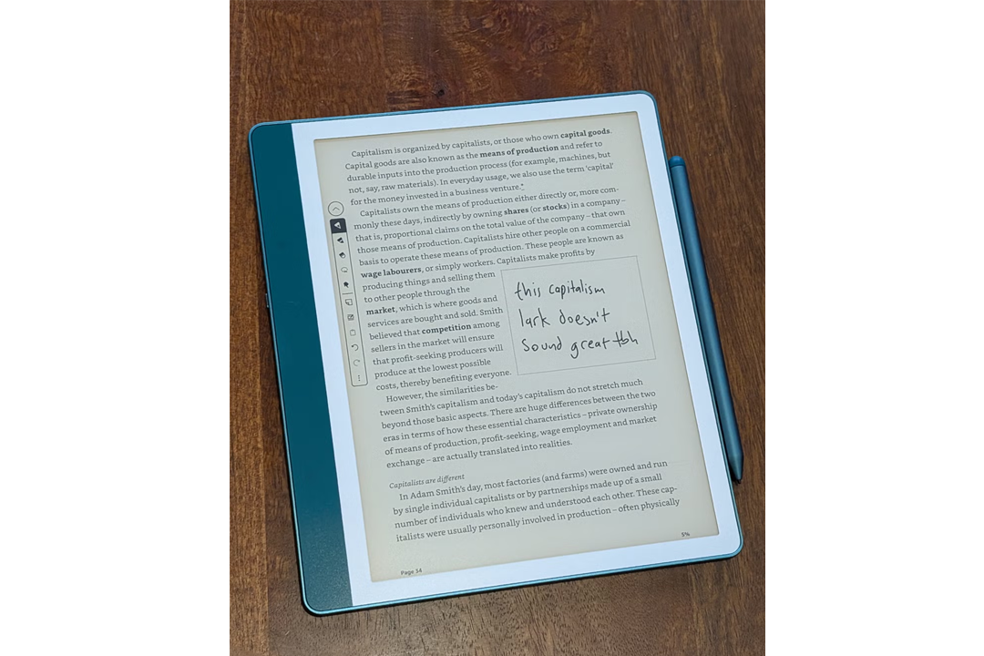 The 10.2in screen is big and bright but the 300PPI resolution is lower than that found on Amazon’s cheaper ereaders