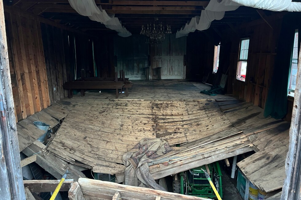 Six people injured as floor collapses at New Hampshire wedding venue