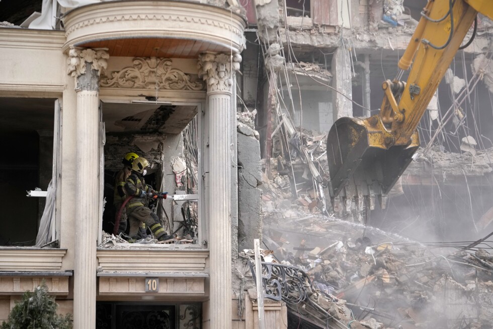 Missile slams into Tel Aviv as Iran targets Israel and Gulf countries, while strikes hit Tehran